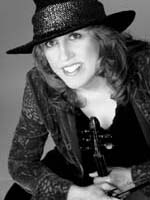 Click HERE to view and download large Victoria & Zeta Five Gunslinger - B/W